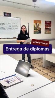 🎓🇫🇷 Un paso más cerca de hablar francés con confianza ✨
Hoy celebramos el esfuerzo, la dedicación y todos los logros de nuestros alumnos en la entrega de diplomas de Côté France 💙🤍❤️

Cada diploma representa horas de aprendizaje, constancia y mucho orgullo 🥹📚
Merci à tous por confiar en nosotros para acompañarlos en esta aventura francesa ✨

La aventura continúa… 🚀
#CoteFrance #Diploma #FrancésOnline #AprenderFrancés #FrancesParaTodos #CursoDeFrancés #EstudiarFrancés #Français #EntregaDeDiplomas