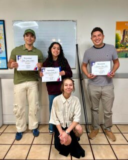 🎉🇫🇷 Félicitations au groupe Provence !

Con mucho esfuerzo, constancia y dedicación, nuestros alumnos aprobaron satisfactoriamente el nivel Basique (A1) del método Côté France. 👏✨

Cada nivel superado es un paso más hacia la meta de hablar francés con confianza. 🇫🇷

Nous sommes très fier(e)s de vous. ❤️

¿Te gustaría comenzar este camino tú también?

📍 Plantel Providencia
📍 Plantel Chapultepec
💻 Cursos online en vivo

🎁 Agenda tu clase de prueba gratuita.

#CôtéFrance #AprenderFrancés #Francés #Guadalajara #FrancésOnline #HablaFrancés #Francia #Félicitations #A1 #MéthodeCôtéFrance